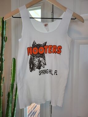 Vintage Hooters Beautiful White Spring Hill Florida Tank Top, Size Womens S